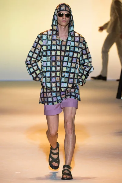 Look 11